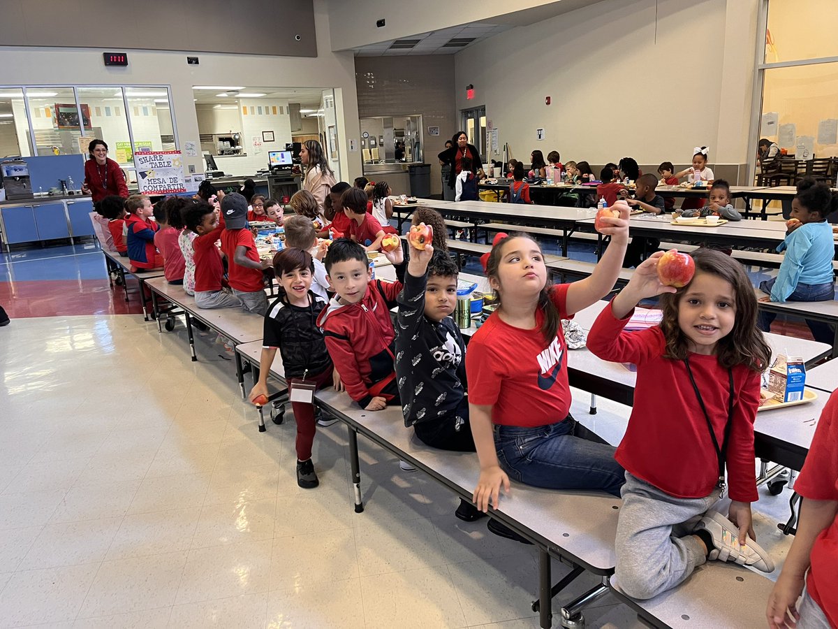 counselor_cares's tweet photo. More Red Ribbon week fun!! @PISD_Mitchell #PISDRedRibbonWeek #RRW #Mitchellmeteors https://t.co/26HPZQy3UW
