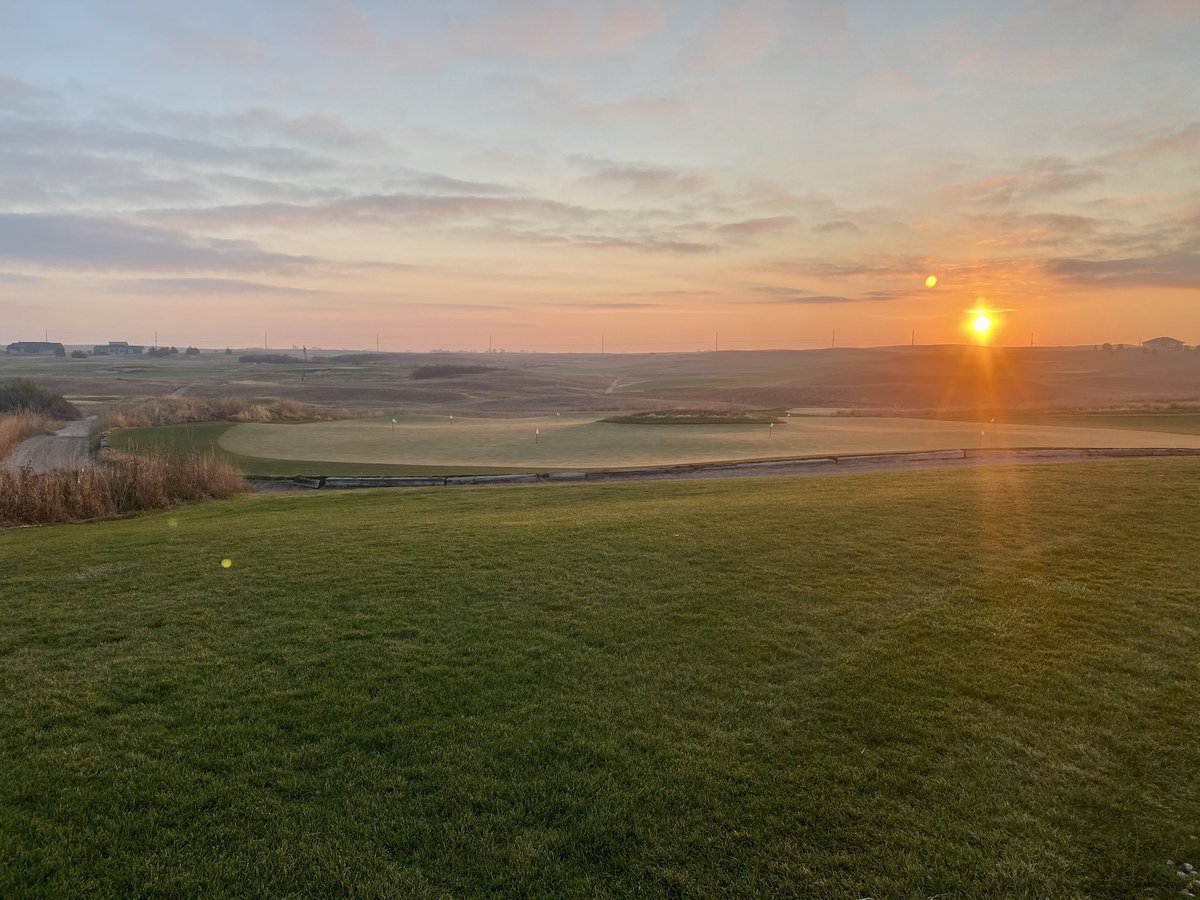 Why do we stay open until mid November? For the views! And occasionally, if someone shows up we’ll smile and throw you a key 😜…  #fearthewooga #sunset #sunrise #golf #wildhorsegolfclub #nebraskagolf