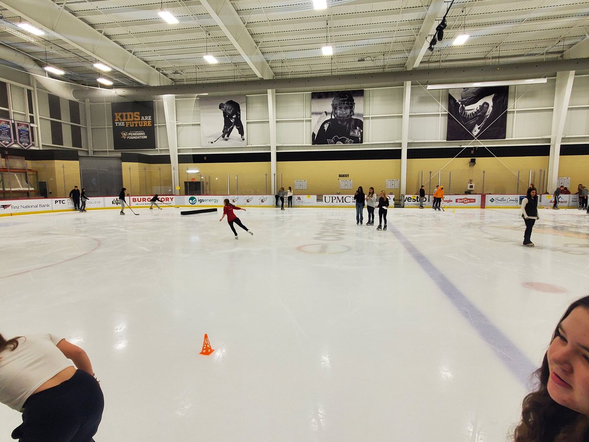 mhall_AMS's tweet photo. Want S to know how Newton’s Laws impact hockey &amp; figure skating? @MeganCampedel S created experiments of how forces affect motion. Conducted lab @penguinsrinks  Collected real world data to analyze. #lopeslead @Avonworthschool @KRemenskyASD @JeffHadleyEdD @FutureGoalsSTEM https://t.co/8EDhh4qEGY