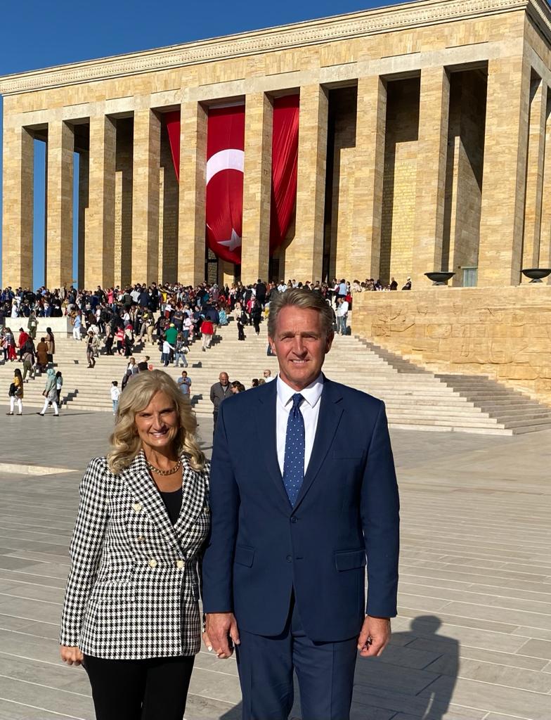 #BüyükelçiFlake, Mustafa Kemal Atatürk’ün anısına ve Türkiye Cumhuriyeti’nin kuruluşunun 99. yılı dolayısıyla #Anıtkabir’de gerçekleştirilen çelenk koyma törenine katıldı.