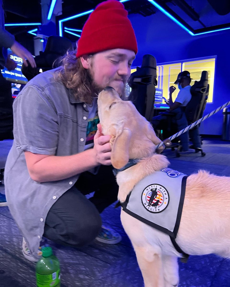 ODU_Esports's tweet photo. This week we had the pleasure of getting a visit from @HudsonODU ๐ he learned so much about Esports and shared some of his love to our players ๐พ๐ถ
#Esports #ODUEsports #ODU #MuttsWithAMission https://t.co/5GEQxsFWjH