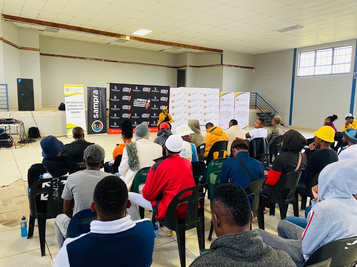 TheLevelContent's tweet photo. The Music Creatives Workshop, Kwaggafontein, Kwandebele π
#TMCW2022 #WorldClassSocials @music_creatives @RedamancyStudio https://t.co/F83g8DxBDL