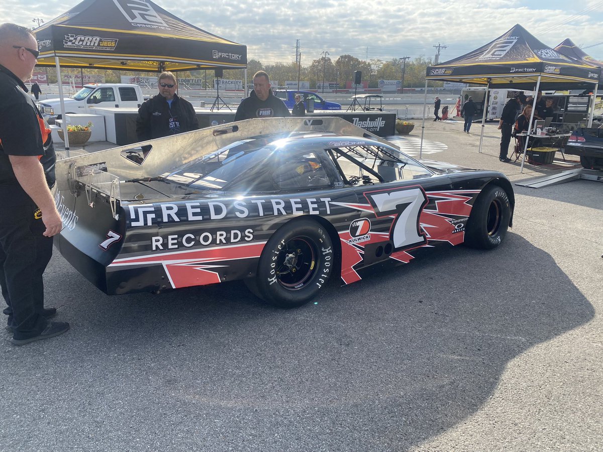 jacksonboone7's tweet photo. Surprise!!! New paintscheme! Huge thanks to @redstreetmusic for everything they do for me! Also stay tuned for a T shirt announcement to benefit box 55 later today! #KDDP #RACINGforALAN https://t.co/LFDXEQefOy