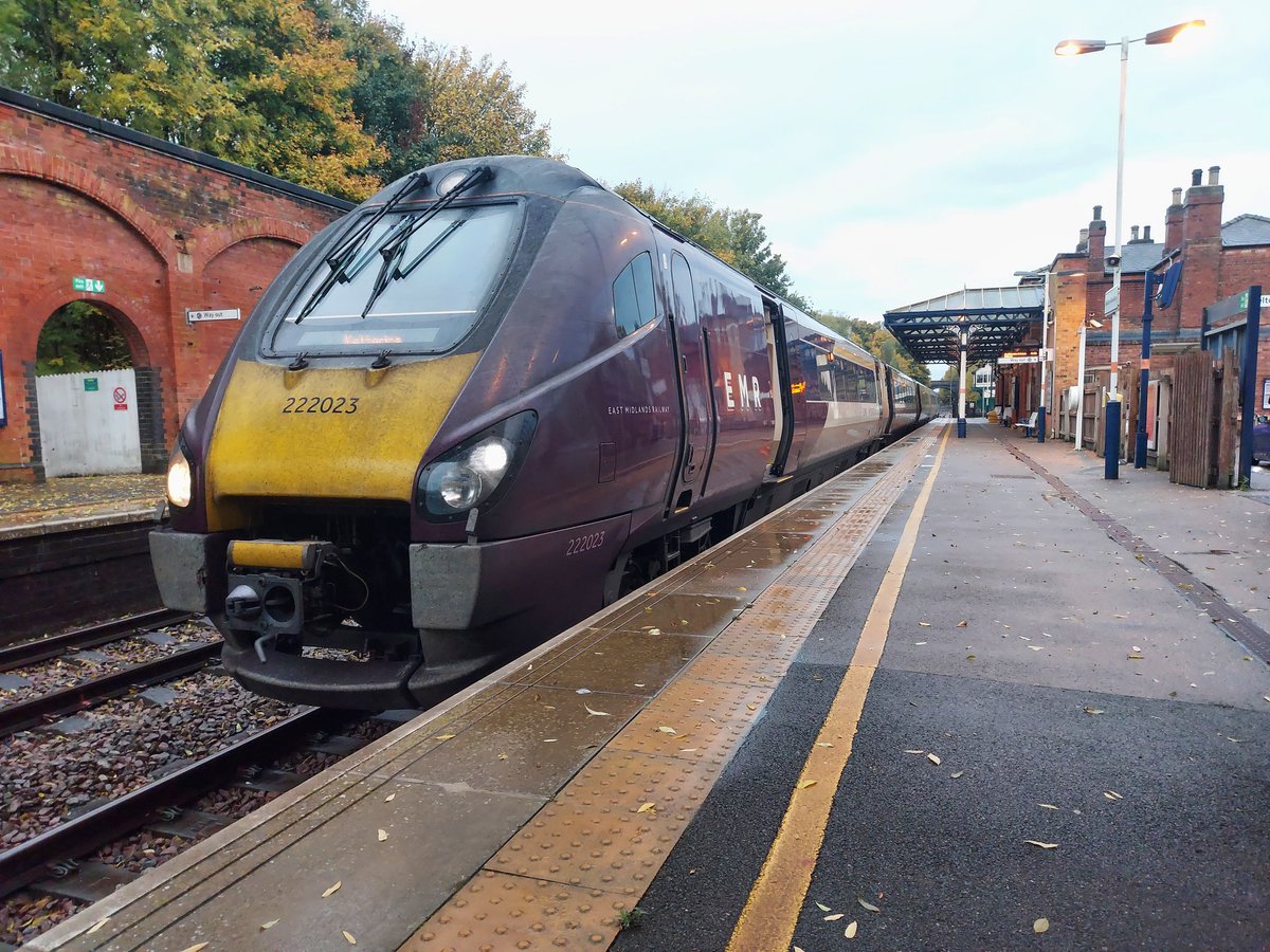 thesatnav89's tweet image. Well it was a good morning and on time arrival and departure for  @EastMidRailway  class 222023 on 1P22  from Melton Mowbray to Kettering for a spin over the Alps this morning  then on to London on as 1B22 with 222022  #class222 #meridian #YesEMR #Manton