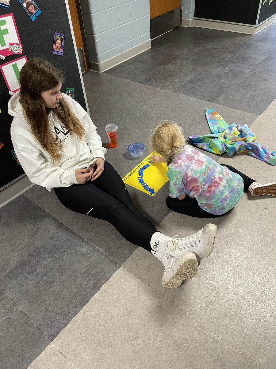 Thanks to <a href="/EliNothdorf/">Elijah Nothdorf</a> and <a href="/ENothdorf/">Erin Nothdorf</a> for once again giving up their day off of high school to come help <a href="/GavinSD37/">Gavin District 37</a>. They even helped the students learn how to play Heads Up 7 Up. Such a classic!