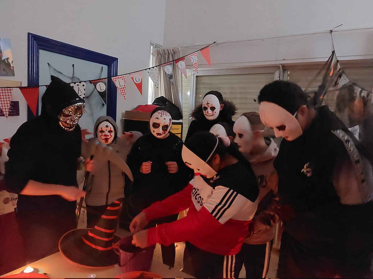 ceip_x's tweet photo. Happy Halloween 🎃 !!! https://t.co/CjEQRnmmSv