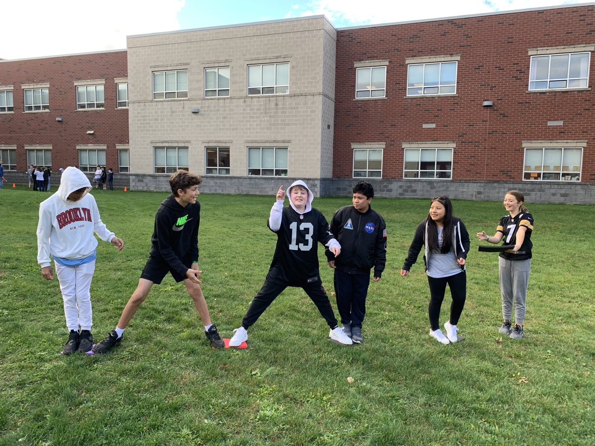 TrailblazersMMS's tweet photo. First Trailblazers Adventure Day was a success. Ss worked on communication, collaboration, teamwork, and perseverance among other things. Ss overwhelmingly reported an increased sense of belonging to the team/school. #masdpride https://t.co/aNYQxuqwKP