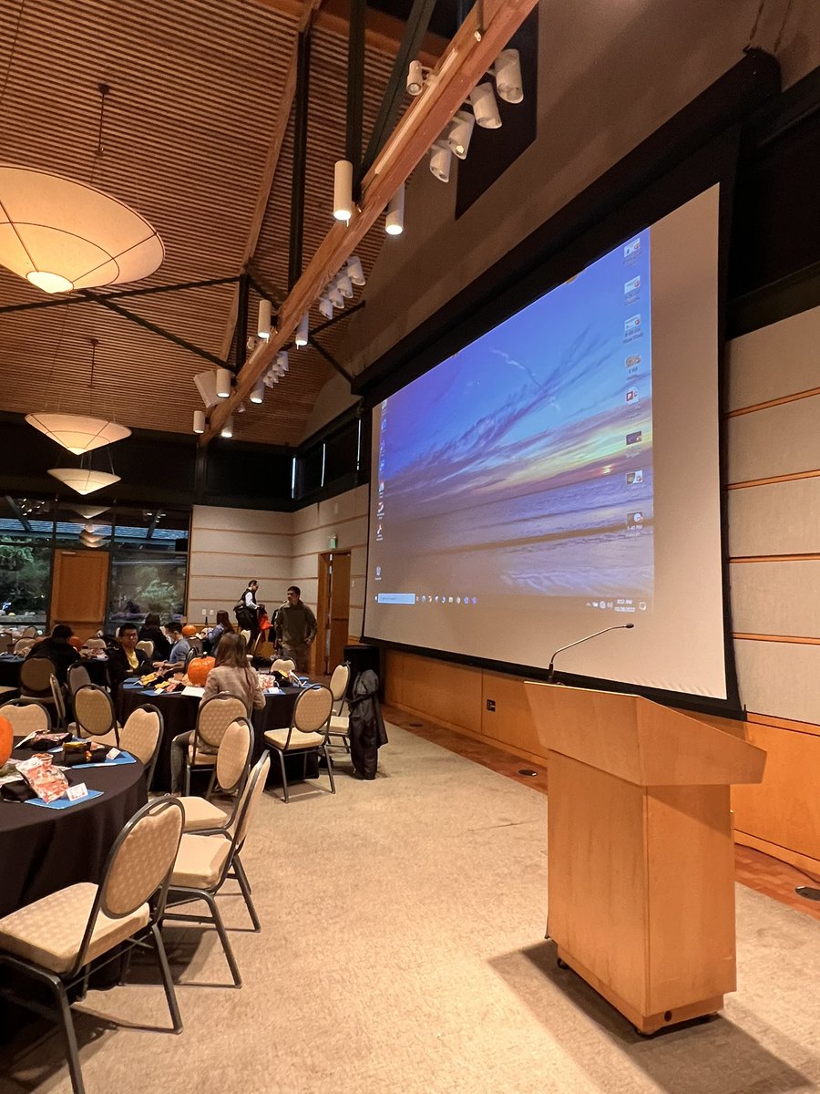 SenaLHM's tweet photo. Info talks have started. The rain did not stop the knowledge. Let’s go #CompBioInfoUTSW https://t.co/9GKhcbQBom