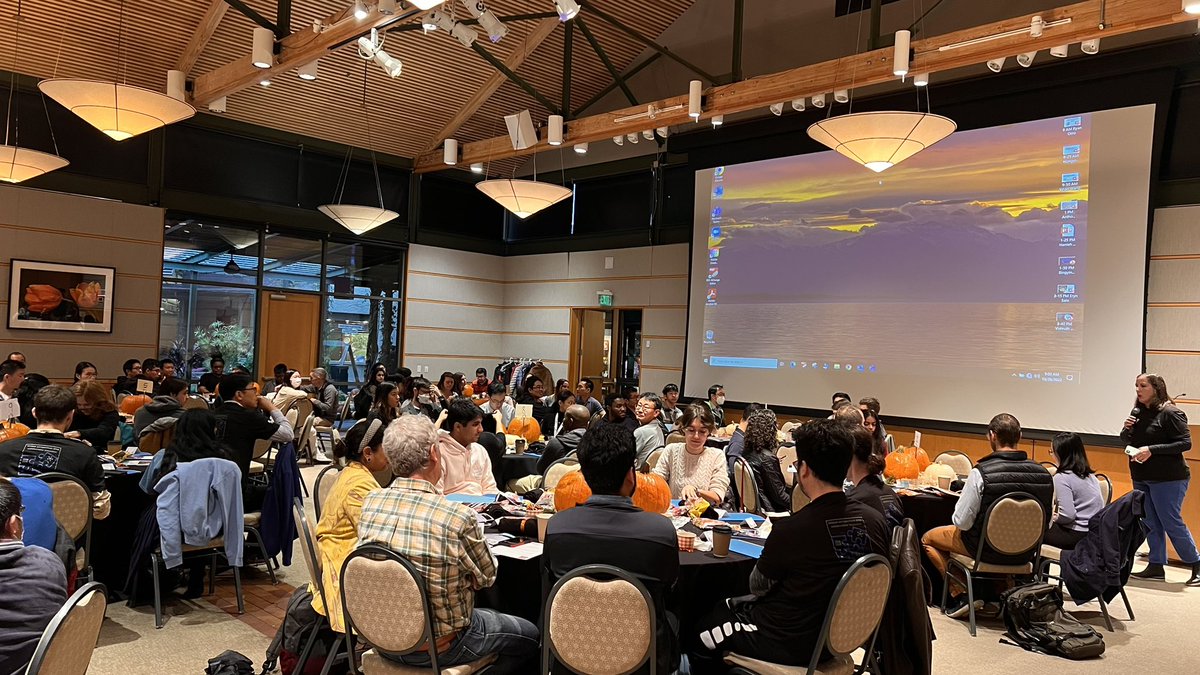 SenaLHM's tweet photo. Info talks have started. The rain did not stop the knowledge. Let’s go #CompBioInfoUTSW https://t.co/9GKhcbQBom