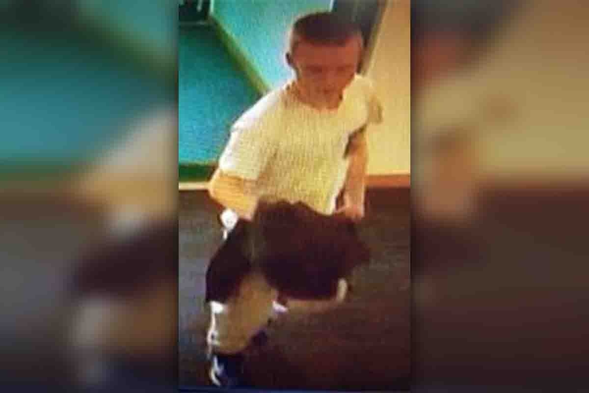 Officers want to speak to this man in connection following a report of a sexual assault in #Derby.

Read the full appeal here: orlo.uk/r6Y5M