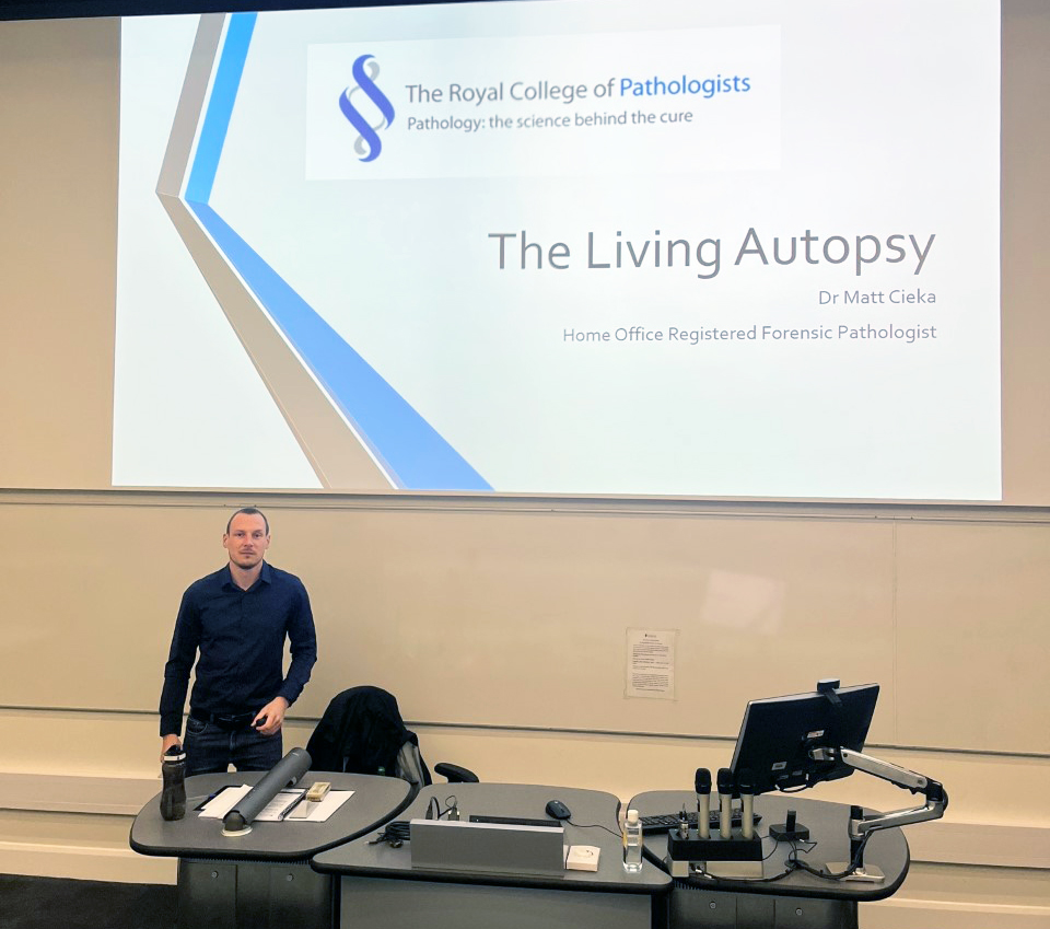 RCPath's tweet photo. Thank you, Dr Matthew Cieka, Consultant Forensic Pathologist, for delivering a #LivingAutopsy to undergraduates at Liverpool University. Students found the event so engaging they stayed behind for an extra 45-minute Q&A session. Find out more: https://t.co/o5KdVCtFV2 #RCPath60 https://t.co/jnpkJ2HAwI