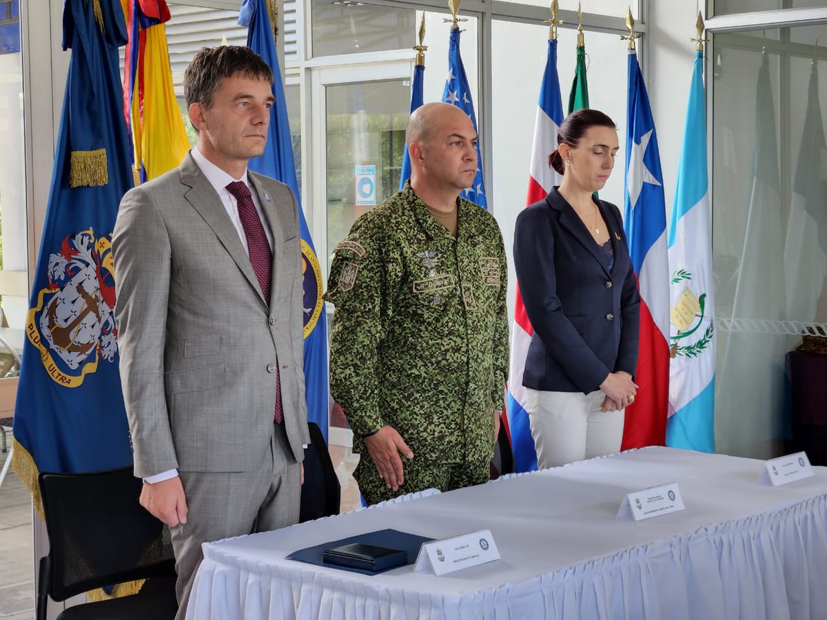 FNC_ArmadaCol's tweet image. #Distinguido🏆 En el #CMCON de la @ArmadaColombia recibimos la visita de @maoc_n y @jiatfs fortaleciendo nuestros lazos de #CooperaciónInternacional con aliados estratégicos alrededor del mundo para mejorar la interoperabilidad marítima en la #LuchaContraElNarcotráfico.🌊