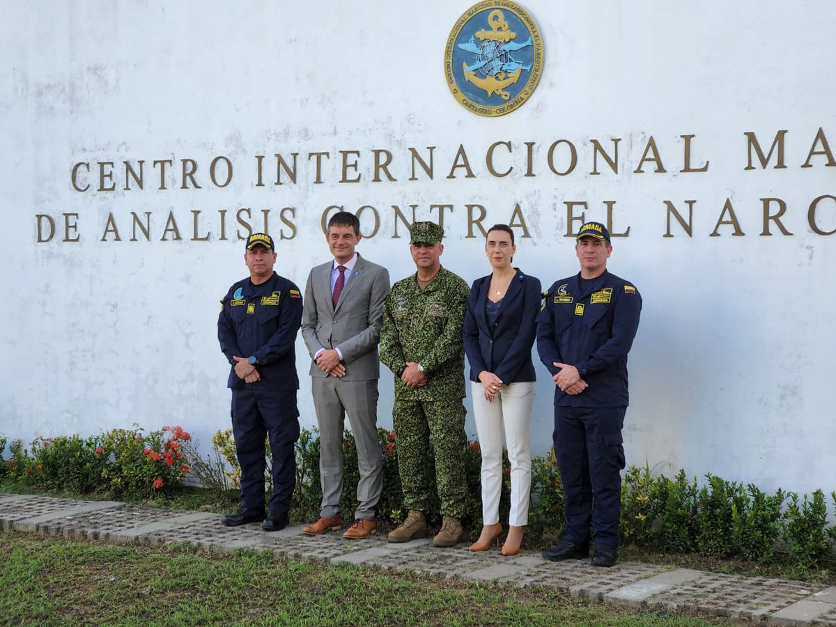 FNC_ArmadaCol's tweet image. #Distinguido🏆 En el #CMCON de la @ArmadaColombia recibimos la visita de @maoc_n y @jiatfs fortaleciendo nuestros lazos de #CooperaciónInternacional con aliados estratégicos alrededor del mundo para mejorar la interoperabilidad marítima en la #LuchaContraElNarcotráfico.🌊