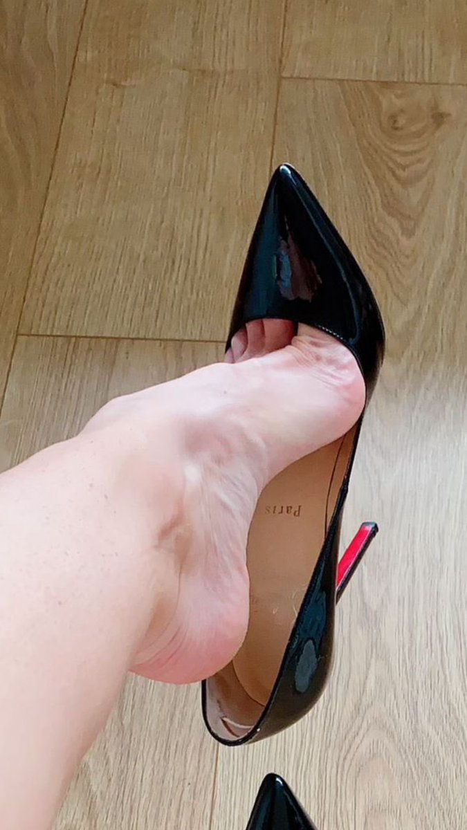 MistressDeee's tweet photo. RETWEET GAME JOIN IN!

LETS RINSE THIS BIT@H!

1/1/1 10 MINUTES 

1 COMMENT MAX 
@slavekane @rtfindom @RTfindom23 @RTFindomPromo @rt_feet @finrt4dom 

LIKE/SHARE/COMMENT GO! https://t.co/22xvutbVXM