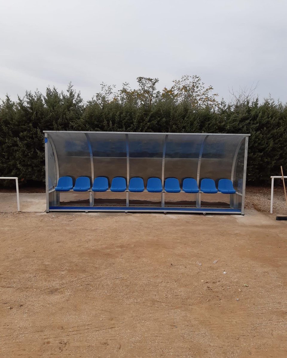 Ya que siempre fastidia chupar banquillo,al menos que sean 5 estrellas como los que nos acaban de instalar en el Municipal de Usanos.Gracias a <a href="/EvaristoOlcina/">Evaristo Olcina</a> y su concejalía d Deportes y a las gestiones de nuestro alcalde y la directiva del club por mejorar las instalaciones🤍❤️
