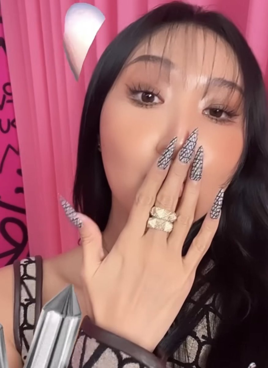 wh0reforhwasa's tweet photo. the way hwasa had a custom set of nails done just for this valentino look is so perfectionist of her 🤭💅 https://t.co/EcoPcmHKRE