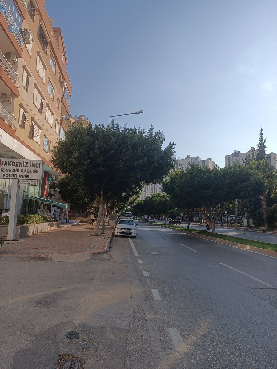 CHP nin kalesi olan Konyaaltı, cumhuriyetin kalesi değil mi? 

Sizin cumhuriyetçiliğiniz Halk TV ye çıkmaktan ibaret mi?? 

Burası Gazi Mustafa Kemal bulvarı. Ne bir bayrak ne bir flama. 

<a href="/AvSemihEsen/">Semih Esen</a>
<a href="/konyaaltibld/">Konyaaltı Belediyesi</a> 
<a href="/herkesicinCHP/">CHP 🇹🇷</a>