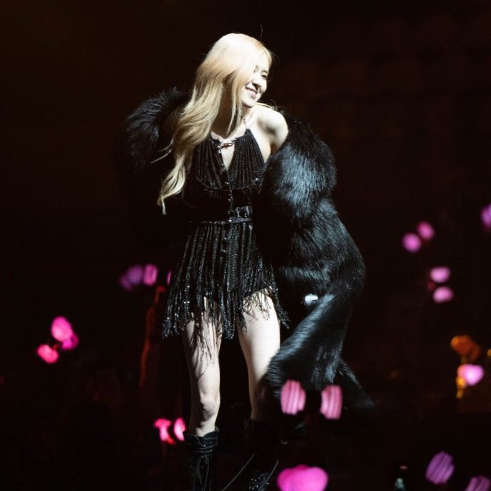 rosé pics tweet media