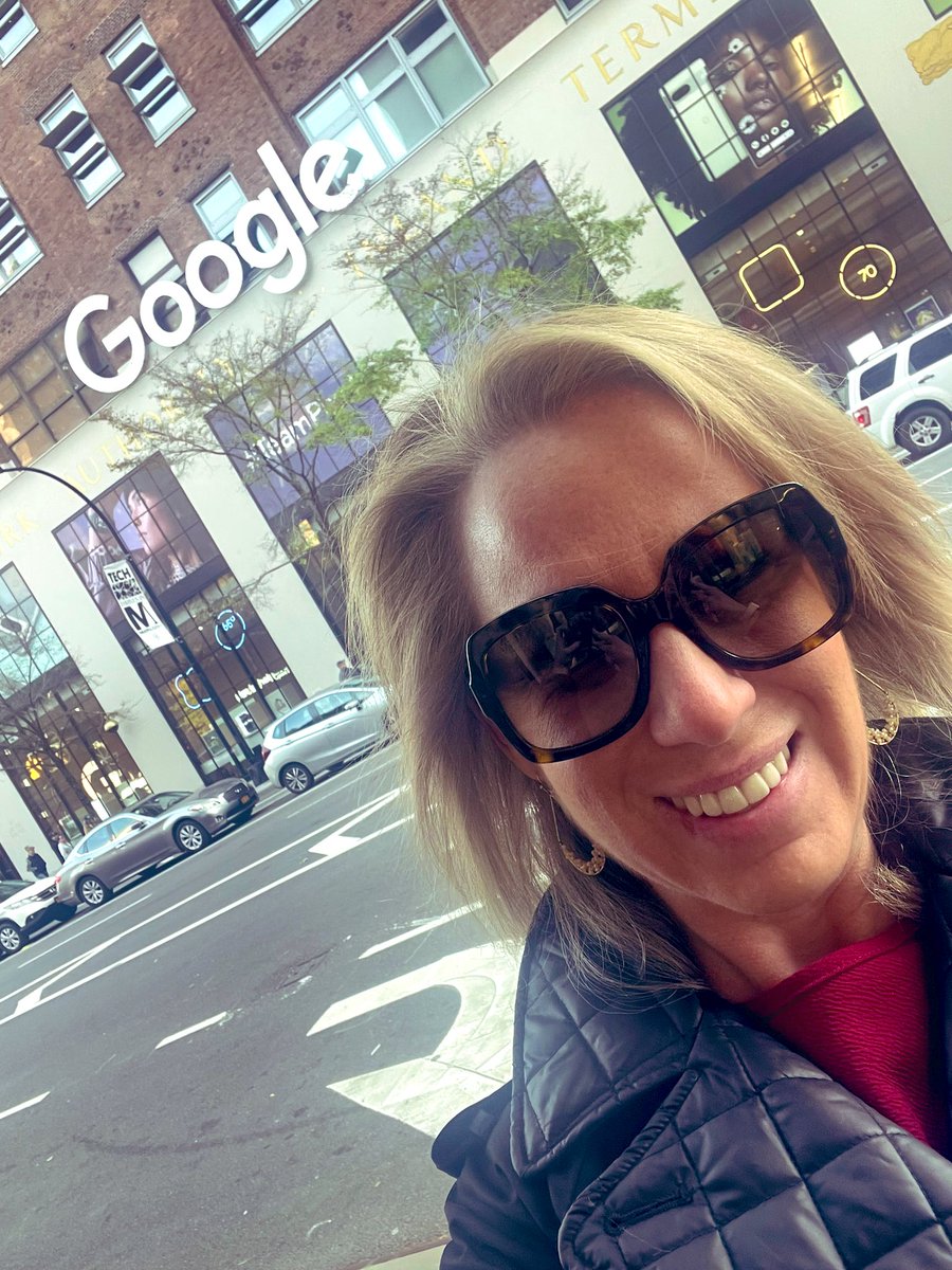 MWstarsCLB's tweet image. So honored to be at @Google NYC today to share and learn with other educators/school leaders. Had the opportunity to present on how @WeAreMPSD values innovation is our schools!  #luckyprincipal #techdirectortoo #lovemyjob #GoogleEI #MWstars