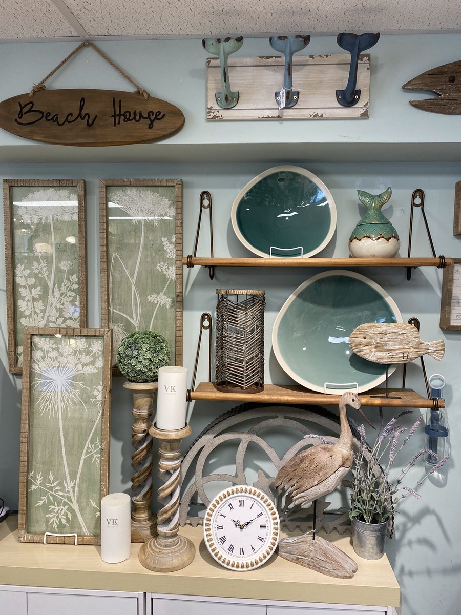 B E A C H E D tweet media