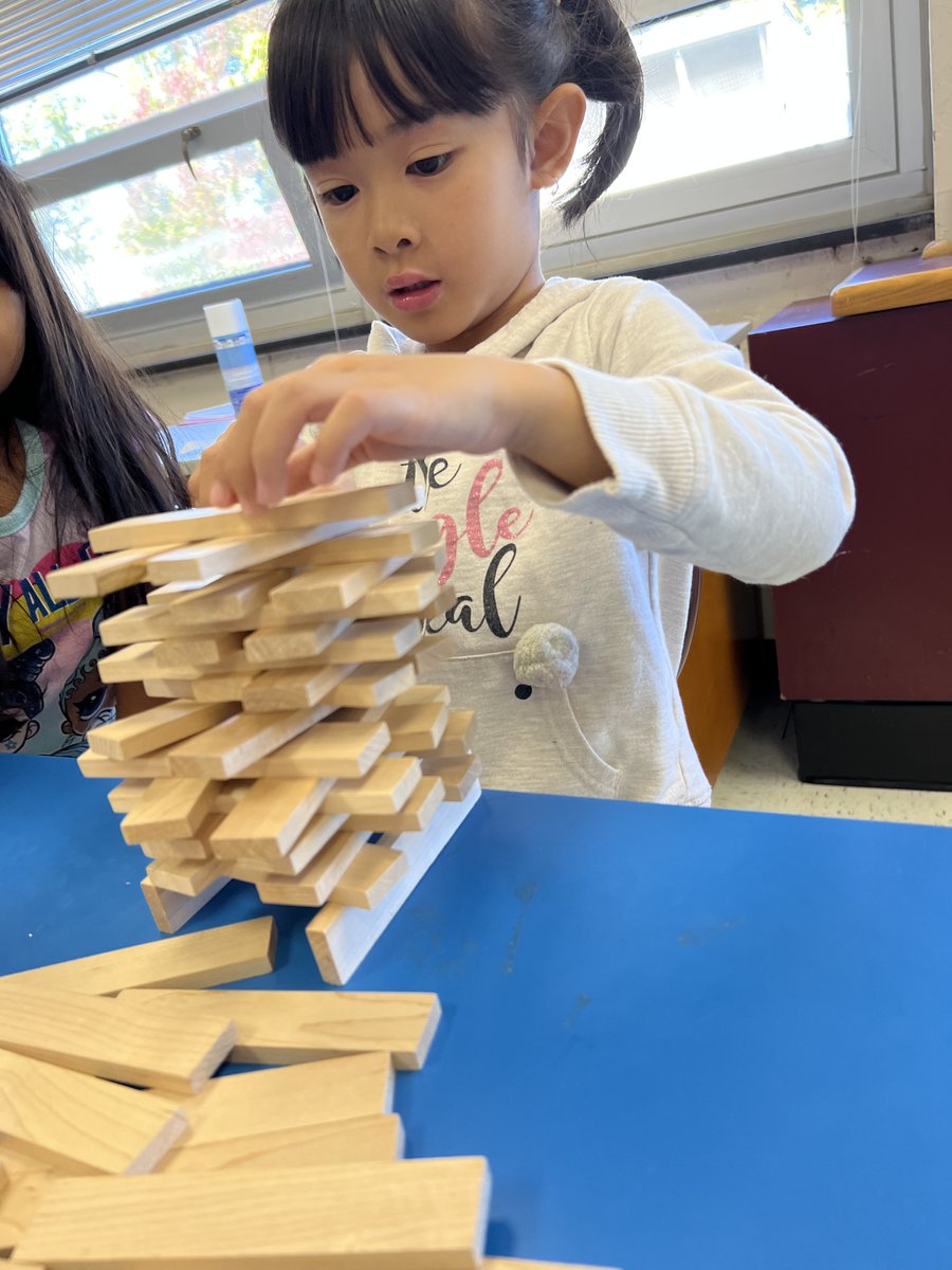 This week students cut paper Lego Self Portraits in <a href="/ArtCrestwood/">Crestwood Art</a> and made towers and bridges in STEAM! #OwlsSoar
<a href="/CrestwoodElem/">Crestwood Elementary School</a> <a href="/fcpsnews/">Fairfax Schools 🌟</a> <a href="/FCPSR3/">FCPS Region 3</a> <a href="/FCPSfinearts/">FCPS Fine Arts</a>
