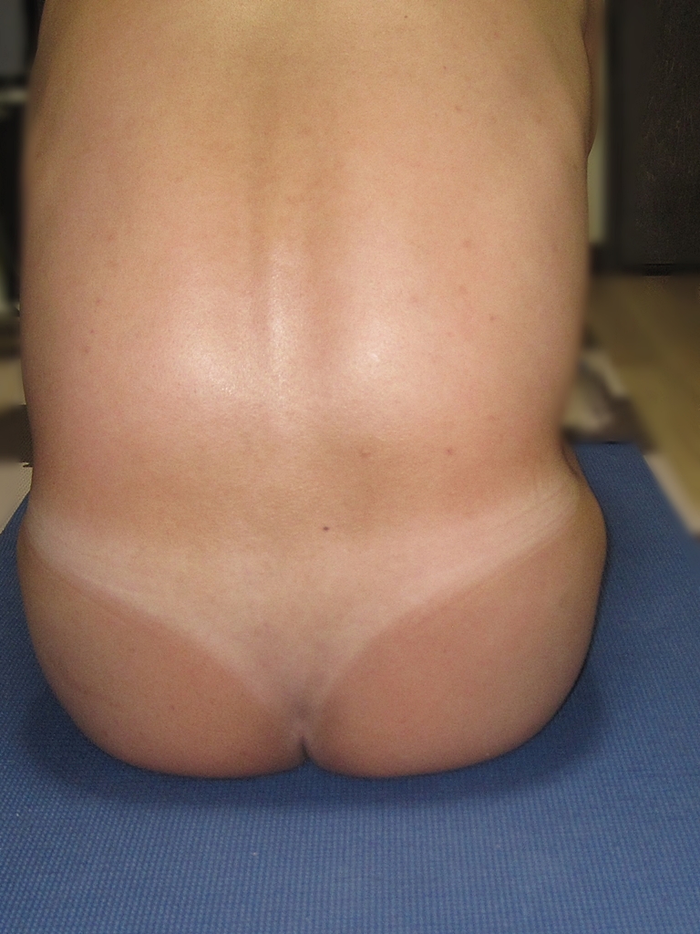 #Tバック #日焼け
風呂上りに柔軟(固い)