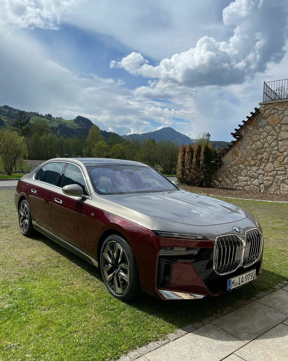 OtsileJK's tweet photo. Saw a similarly specced BMW 7 Series today. I also saw the new X1 and updated X7 on a delivery truck. https://t.co/voRblcILcO