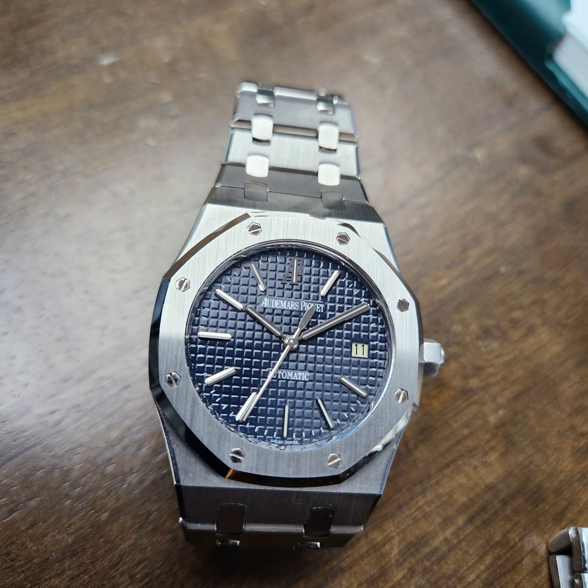 giuliosax's tweet photo. AUDEMARS PIGUET
Royal Oak 15300 with The Blues .
Class and Elegance .
The past and the Future Combined.
Gerald Genta designed The Future.
It's all about Passion.
#audemarspiguet #royaloak #luxurywatchesnewyor #gorgeous #Fashion #Moda #geraldgenta #giuliopapi #azad https://t.co/5o9ip92pl4