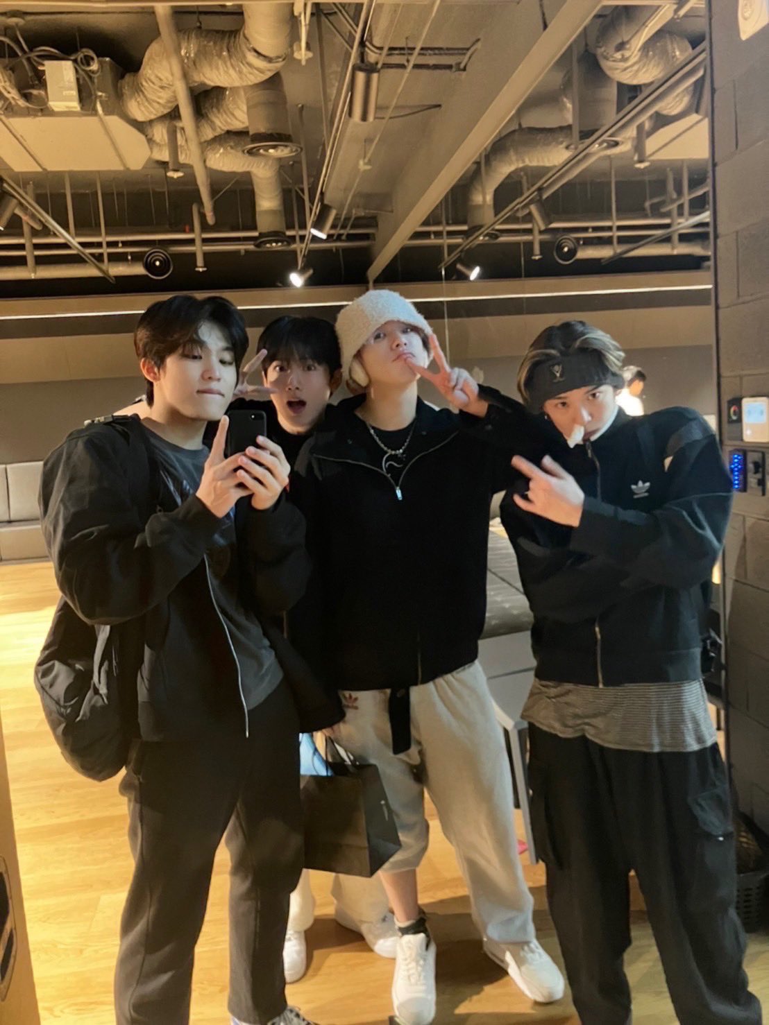 FgKlGRfaUAEnNIn?format=jpg&name=large