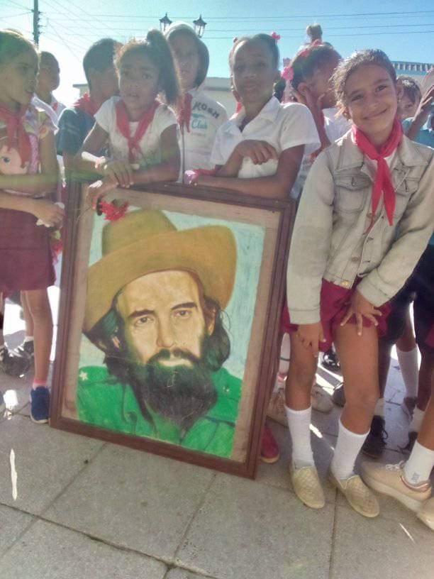 #CamiloVive 
<a href="/CdiCalifornia/">CDI La California Sur Estado Miranda</a> <a href="/CubaMir_Ven/">Deanna Peterson</a> <a href="/MagaliMuniz20/">Magali Muniz</a> <a href="/cubacooperaven/">Brigada Médica Cubana en Venezuela</a> <a href="/Cubanito20027/">Rafael Pérez 2002</a> <a href="/CamejoSierra/">Mario Camejo Sierra</a>