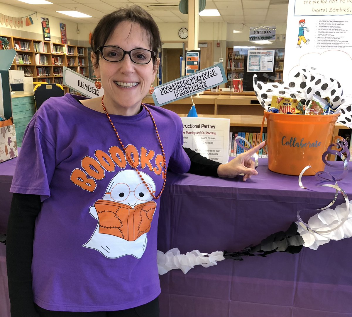 AmySamay's tweet photo. Here’s a sneak peek of our first Cookies and Collaboration event for @FMS_BCPS staff. Remember to swing by the library before 1:00 today! @BCPSLMP @SchifferB #CookiesandCollab #FranklinForward https://t.co/ZjUQxSKApl