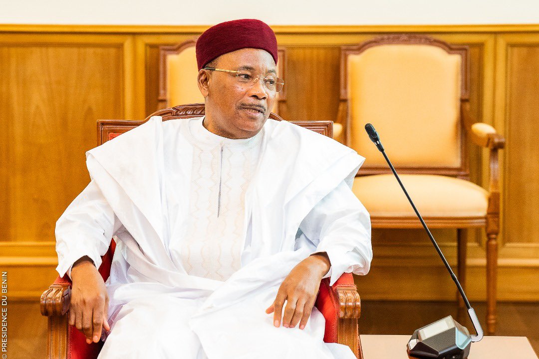 PanelIHNSahel's tweet photo. Bénin ce vendredi 28/10/2022: Fin de la première phase de la mission dans les pays espace Sahel, l’Ancien Président du Niger SEM @IssoufouMhm, Président du Panel de Haut Niveau sur la Sécurité et le Développement au Sahel a été reçu par SEM @PatriceTalonPR @PresidenceBenin.
@UN https://t.co/FeXUbTWsyD