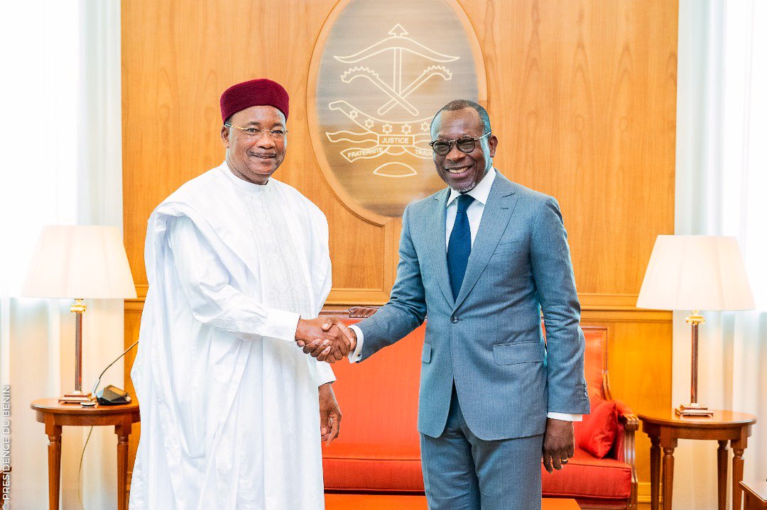 PanelIHNSahel's tweet photo. Bénin ce vendredi 28/10/2022: Fin de la première phase de la mission dans les pays espace Sahel, l’Ancien Président du Niger SEM @IssoufouMhm, Président du Panel de Haut Niveau sur la Sécurité et le Développement au Sahel a été reçu par SEM @PatriceTalonPR @PresidenceBenin.
@UN https://t.co/FeXUbTWsyD