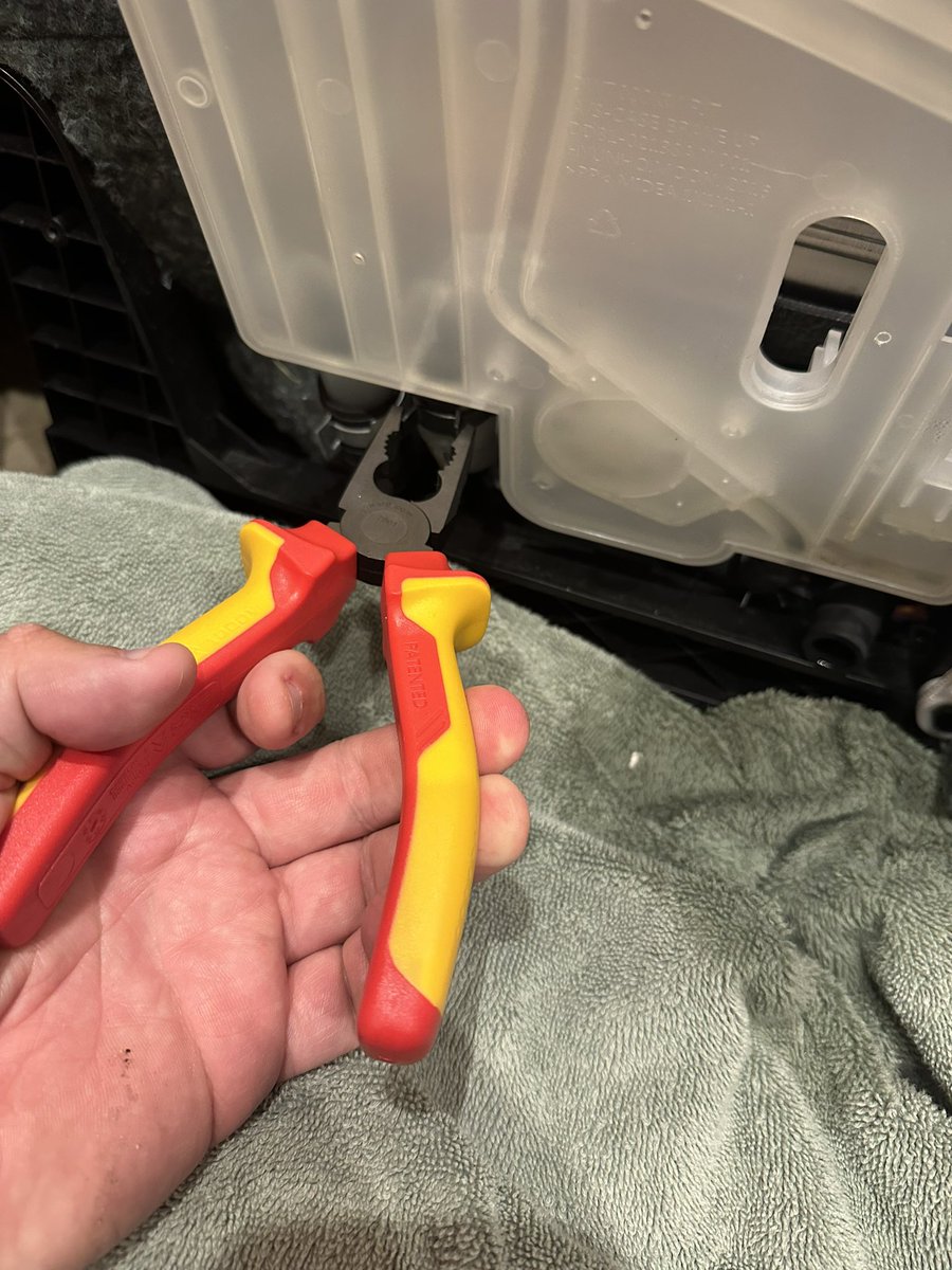 ajsweet13's tweet photo. Dishawasher repair, yup add that to the Jonard Tools getting it done list. Wasn’t draining so I grabbed the tools and got to work! #MadeForLife #JonardTools https://t.co/F5UWe5BNAW