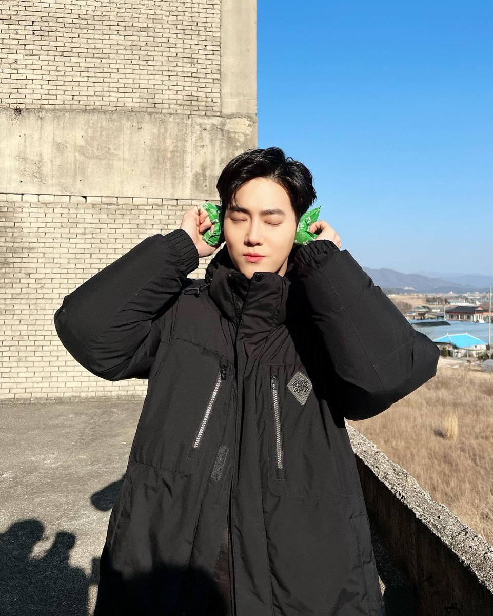 SUHOLOOK's tweet photo. #Suho #수호 #준면 #スホ #金俊勉 https://t.co/yRV9hjElhJ