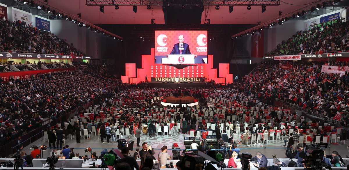 ihsankocatr's tweet photo. Genel Başkanımız ve Cumhurbaşkanımız Sayın @RTErdogan; Geçmişin tüm korkularından ve yoksunluklarından arınmış ülkemizin gündemine yakışan yeni Kızılelma’sı ancak Türkiye Yüzyılı olabilir.

Hayırlı olsun... Hayırlısıyla olsun... Daha nice hayırlı adımlara vesile olsun... 🇹🇷 https://t.co/BrU2B8l1bi