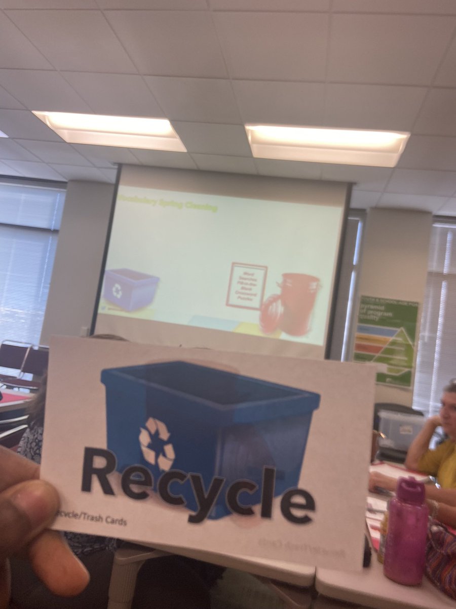 cbrightlight's tweet photo. I’m excited to share all the great vocabulary 🛠 with my campuses @Magda_PD_Team gave us in the #VocabinAction training yesterday. My immediate share: building paragraphs using 🧱 & mortar words. @HISDMultiPrgms @holly_shum #MLPDTeam https://t.co/e3l7jvBPok
