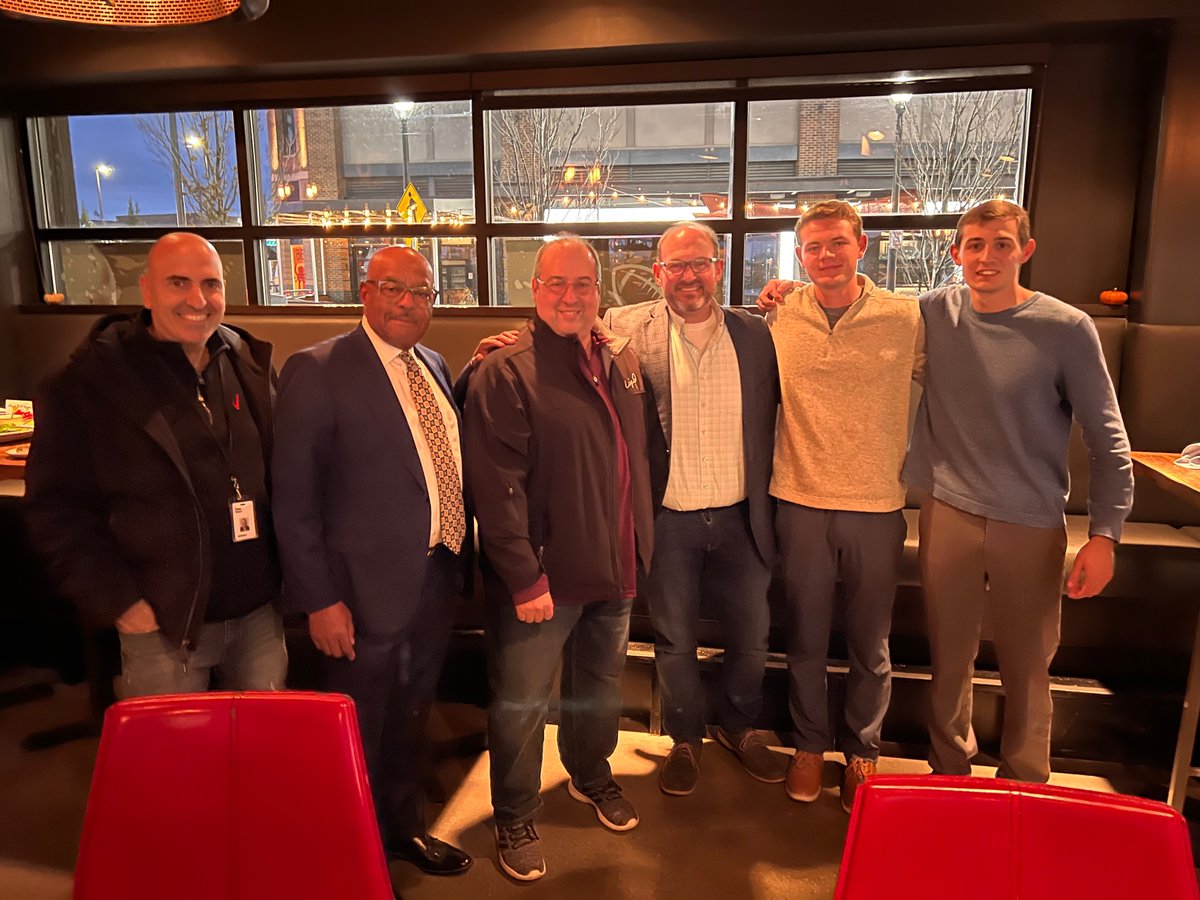 arkdatacenters's tweet photo. Our Cleveland Involtans recently hosted their first elegant #HappyHour at Alley Cat. The group included Al Vasek, Phil Florence and Peter Salloum, who enjoyed drinks, delicious apps, great conversation and views of the Cuyahoga River.
We can't wait for the next one!
#Involta https://t.co/oh52WQQqbF