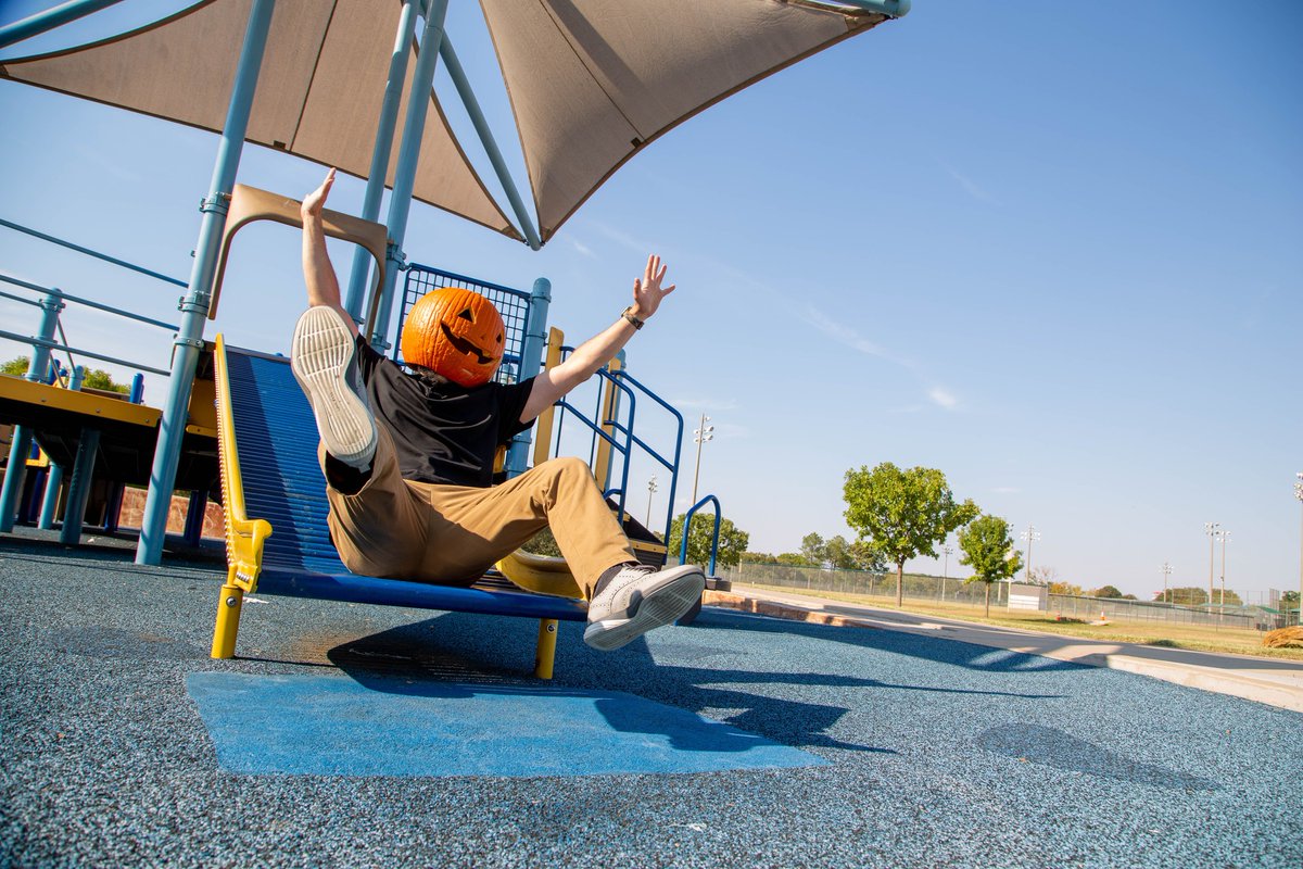 ArlingtonParks's tweet photo. Hold on to your heads! π Our last stop for the Pumpkin Takeover #ParkOfTheWeek is Randol Mill Park! This one-stop-shop 150-acre community park has playgrounds, basketball and tennis courts, concrete and nature hiking trails, a baseball and softball complex, a skatepark, & more! https://t.co/ePT8XWl6WW