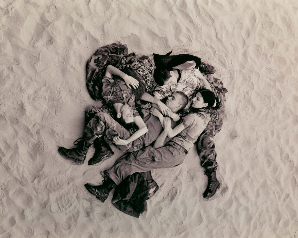 Did you catch the Weekly Art Offering this week featuring <a href="/tillmans_art/">Wolfgang Tillmans</a>?
Read here: mailchi.mp/haileygroup/ar…

What’s going on in this image? What do you see that makes you say that?

Weekly Art Offering signup: haileygroup.com/subscribe

#vtsatwork #wolfgangtillmans #visualthinking