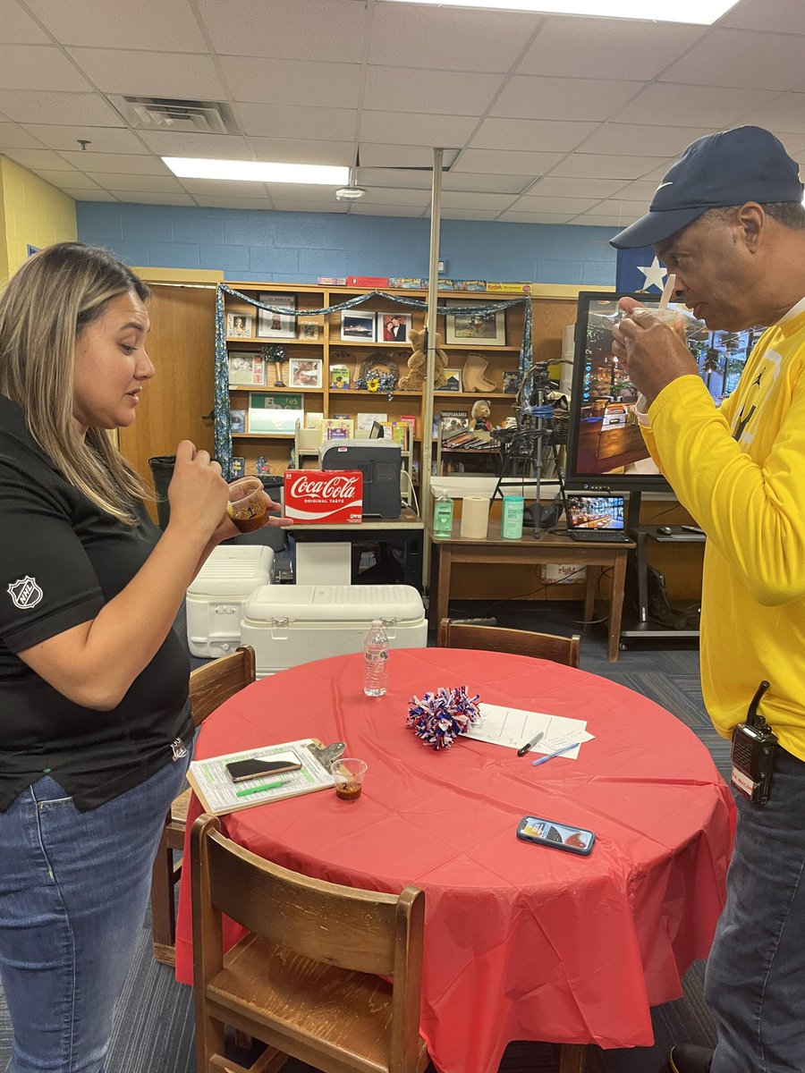 MlynnMattique's tweet photo. First Annual Homecoming Week!!@BHMaconDISD #ChiliCookOff#Judges @Tanya_N_Shelton @empguidance @DallasISDSupt @DISDREO @TransformDISD https://t.co/2gWZyvKvY7