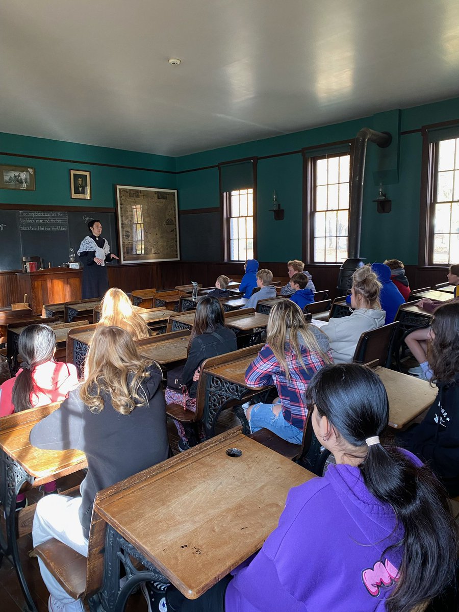 Springboro_SJHS's tweet image. Some of our 8th graders rounding out their week with a trip to Carillon Park! #sjhs #localhistory