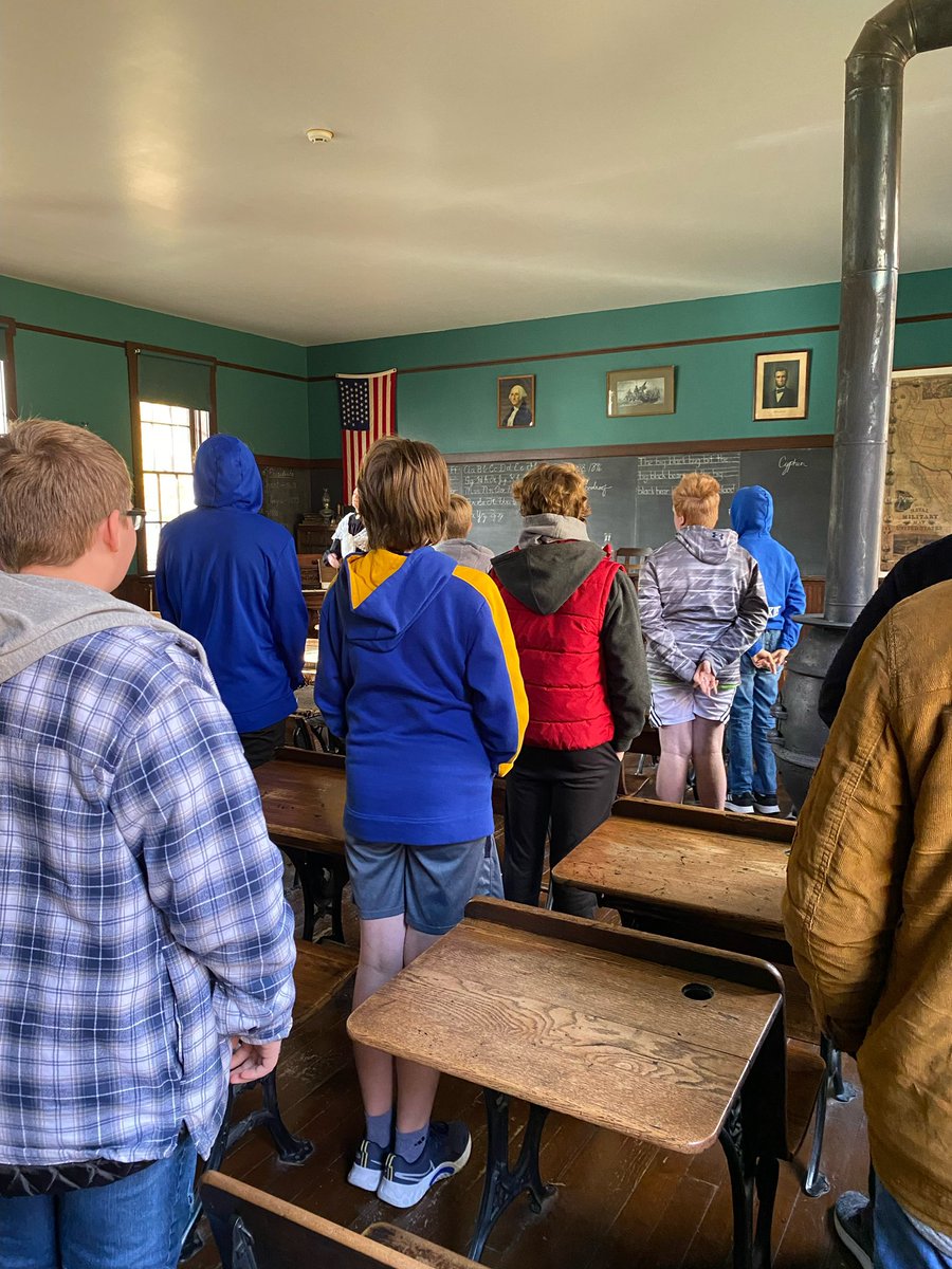Springboro_SJHS's tweet image. Some of our 8th graders rounding out their week with a trip to Carillon Park! #sjhs #localhistory