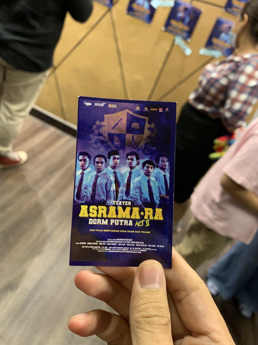TheFunSizeGuy's tweet photo. Sebuah pementasan teater yang dipenuhi bakat-bakat tempatan yang wajib dijulang (tidak mengira rupa). Tahniah #ASRAMARADORMPUTRA!
Isu pembulian yang disentuh amat menyentuh.
Wajib ditonton. 

Pementasan akan berterusan sehingga Ahad ini di PJ Live Arts. https://t.co/xtKGnrsHsb