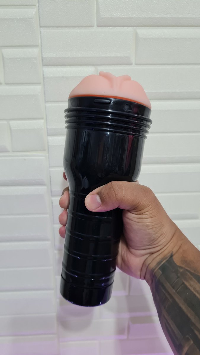 CabinesJn's tweet photo. Cansado de ser pego na que está descabelando o palhaço 🤡👋?
Conheça Fleshlight, o m@sturbador Lanterna 😈🔦.
Quer saber mais? Chama no ZAP (11)95347-7866 ou nos mande uma DM para maiores informações 🤙.
#fleshlight #masturbador #praEles #jnsexshop #lanterna https://t.co/ePW4MpbMFA