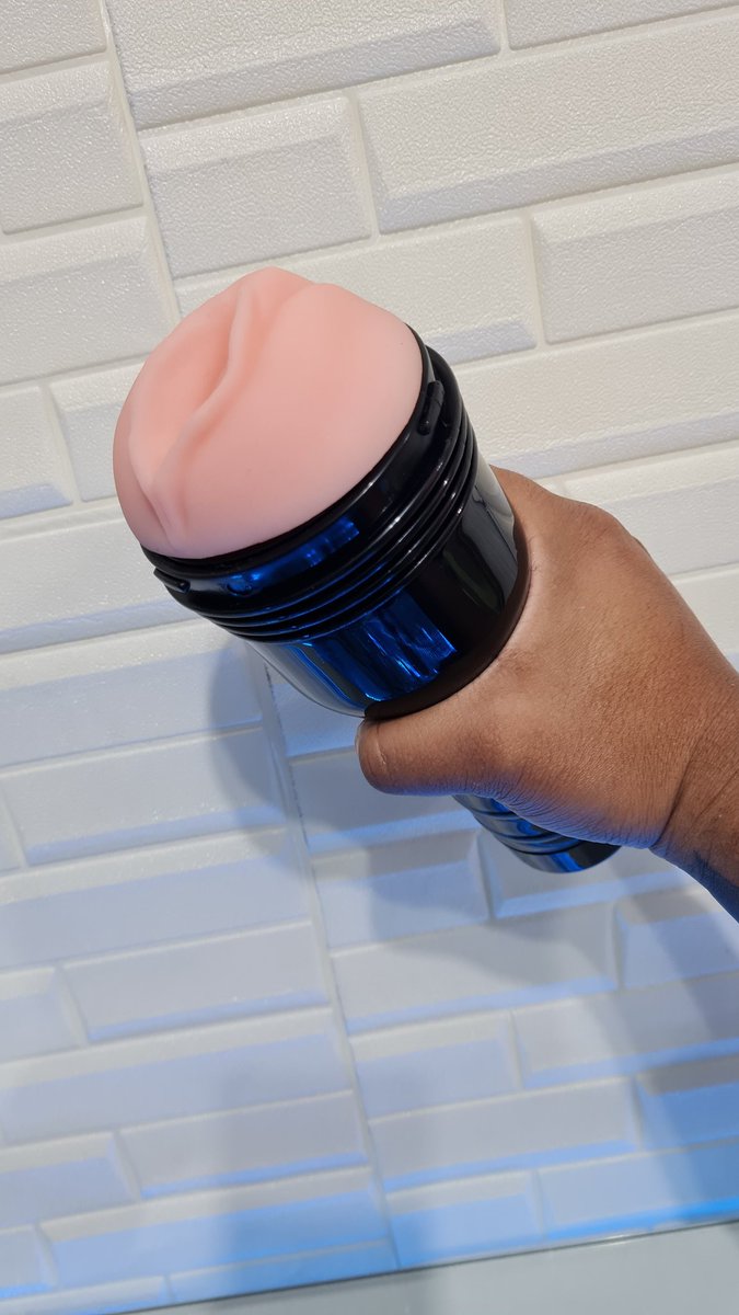CabinesJn's tweet photo. Cansado de ser pego na que está descabelando o palhaço 🤡👋?
Conheça Fleshlight, o m@sturbador Lanterna 😈🔦.
Quer saber mais? Chama no ZAP (11)95347-7866 ou nos mande uma DM para maiores informações 🤙.
#fleshlight #masturbador #praEles #jnsexshop #lanterna https://t.co/ePW4MpbMFA