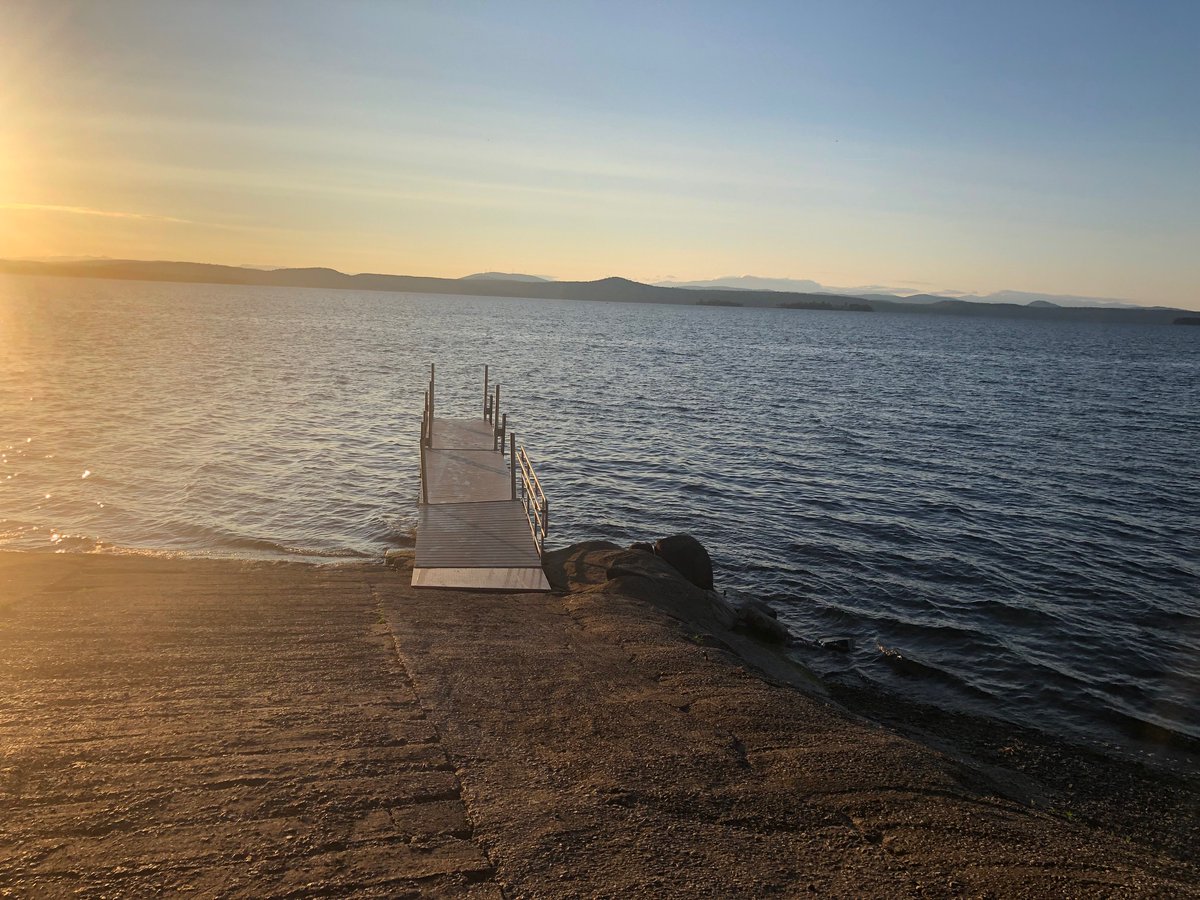 Lake life is pretty good.  Come and experience this magic before the snow falls.  #nek #lakelife #vermont #nature #fall 🌲