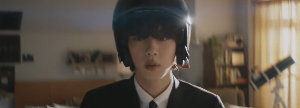 0613frames's tweet photo. some things ive noticed from #TheAstronaut:

It’s shot at an aspect ratio of 2.75:1 in anamorphic format (this is a VERY rare ratio).✨ 1/3 https://t.co/sWFx5wGoEA