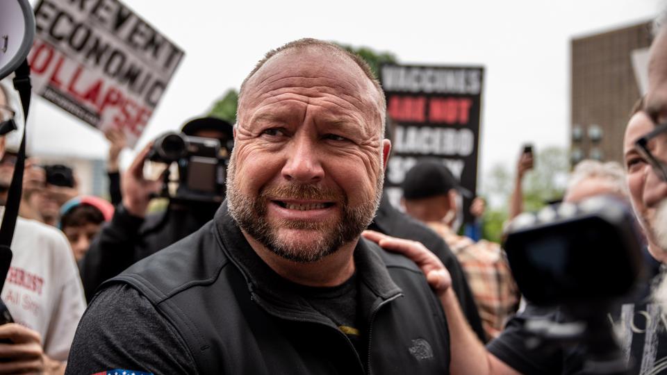 Forbes's tweet image. Not Just Trump: Here Are The Other Notorious Names—Jones, Shkreli, Yiannopoulos Included—Who Could Be Unbanned On Twitter forbes.com/sites/siladity…