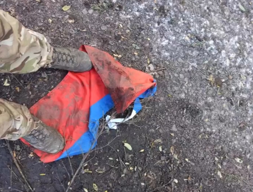 DesignChamber's tweet image. Херсонщина. Російський терорист з жетоном [«ВС россии. ВС-438694»] пройшов «десатанізацію», однак все одно потрапив до пекла. 
#всрф